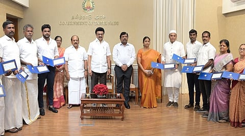 சிறந்த பட்டு விவசாயிகள், நூற்பாளர்களுக்கு பரிசு: முதல்வர் ஸ்டாலின் வழங்கினார்