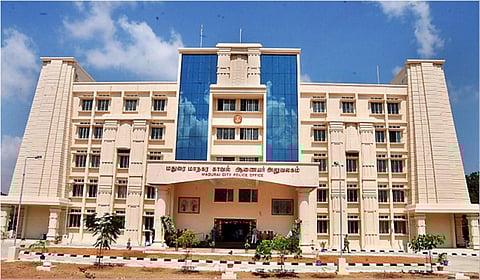 மதுரை திமுக பிரமுகர் உறவினர் கொலையில் தொடர்புடைய நபரை கைது செய்ய தவறிய ஆய்வாளர் சஸ்பெண்ட்!