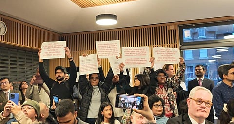 பிரிட்டனின் ஆக்ஸ்போர்டு பல்கலைக்கழகத்தில் மம்தாவை எதிர்த்து மாணவர்கள் போராட்டம்