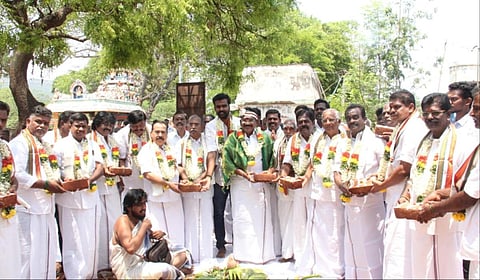 மதுரையில் நடந்த பூமி பூஜையில் அதிமுக முன்னாள் அமைச்சர் செல்லூர் ராஜூ கலந்துகொண்டார்