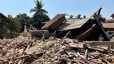 மியான்மர் பூகம்பம்: நில அதிர்வுகளால் மீட்புப் பணிகளில் சிக்கல்; பலி எண்ணிக்கை 1644 ஆக அதிகரிப்பு