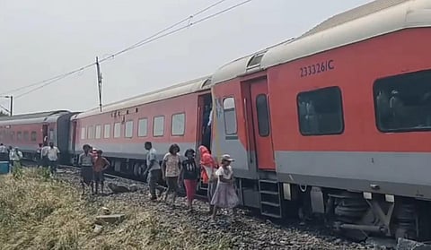 ஒடிசாவில் தடம்புரண்ட பெங்களூரு - காமாக்யா அதிவிரைவு ரயில்: ஒருவர் உயிரிழப்பு