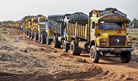 விதிமீறி கனிம வளம் கடத்திய 81 வாகனங்கள் பறிமுதல்: கிருஷ்ணகிரி மாவட்ட ஆட்சியர் தகவல்