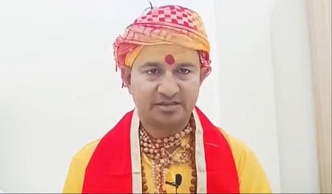 துறவி தினேஷ் ஃபலாஹரி