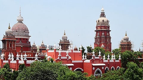 ஊட்டி, கொடைக்கானலுக்கு செல்லும் சுற்றுலா பயணிகளின் வாகனங்களுக்கு கட்டுப்பாடு: உத்தரவை மறு ஆய்வு செய்யக் கோரி தமிழக அரசு மனு