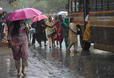 கோவையில் நேற்று பெய்த மழை | படம்: ஜெ.மனோகரன்