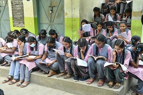 பள்ளி மாணவர்களுக்கான தமிழ் பாடத் திட்டம் குறைப்பு