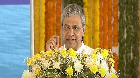 ரயில்வே அமைச்சர் அஸ்வினி வைஷ்ணவ்