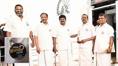 ‘அந்த தியாகி யார்?’ - சட்டப்பேரவைக்கு பேட்ஜ் அணிந்துவந்த அதிமுக எம்எல்ஏ.க்கள்