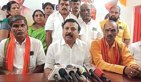 திண்டுக்கல் மாவட்டம் ஒட்டன்சத்திரத்தில் பாஜக பொதுச் செயலாளர் ராம சீனிவாசன் செய்தியாளர்களைச் சந்தித்தார்