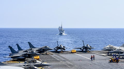 பிரான்சிடம் இருந்து 26 ரஃபேல் மரைன் ஜெட் விமானங்களை வாங்க மத்திய அமைச்சரவை ஒப்புதல்