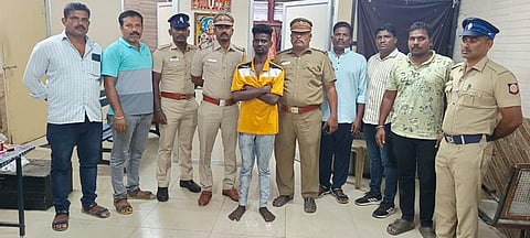 சென்னை: விரைவு ரயிலில் பயணியிடம் செல்போன் பறித்த இளைஞர் கைது!