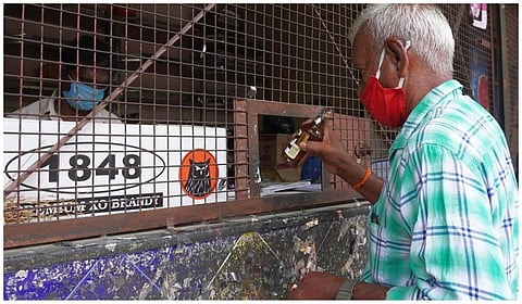 புனித வெள்ளியன்று டாஸ்மாக் கடைகளுக்கு விடுமுறை அளிக்க அதிமுக வலியுறுத்தல்