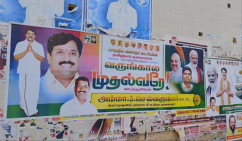 திருநெல்வேலியில் பாஜக மாநிலத் தலைவர் நயினார் நாகேந்திரனை வாழ்த்தி ஒட்டப்பட்டுள்ள போஸ்டர்கள்