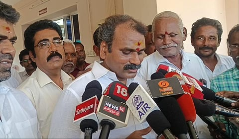 நாமக்கல்லில் மத்திய இணையமைச்சர் எல்.முருகன் செய்தியாளர்களைச் சந்தித்தார். 