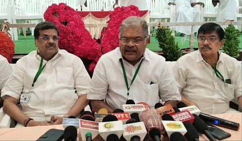 திருச்சியில் தமாகா தலைவர் ஜி.கே.வாசன் செய்தியாளர்களைச் சந்தித்தார்.