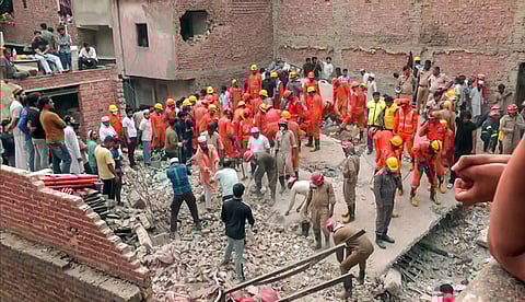 டெல்லி கட்டிட விபத்து பலி எண்ணிக்கை 11 ஆக அதிகரிப்பு: உரிமையாளரும் உயிரிழப்பு