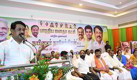 கோவையில் நடந்த பாஜக நிர்வாகிகள் கூட்டத்தில் அக்கட்சியின் மாநில தலைவர் நயினார் நாகேந்திரன் உரையாற்றினார் | படம்: ஜெ.மனோகரன் 