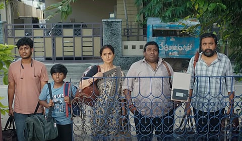 ‘டூரிஸ்ட் ஃபேமிலி’ ட்ரெய்லர் எப்படி? - சசிகுமார், சிம்ரன், யோகிபாபு கூட்டணி அசத்தல்!