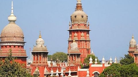 காவல் உதவி ஆய்வாளர் தேர்வில் கல்வி தகுதி கட்டுப்பாடுகளை நீக்க கோரி வழக்கு