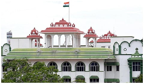 குரூப் 1 தேர்வுக்கு விண்ணப்பிக்க தடையில்லா சான்றிதழ் கோரி திருநங்கை வழக்கு