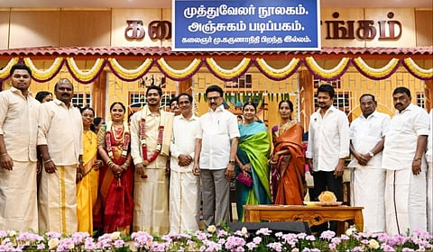 சென்னையில் நடைபெற்ற மயிலாப்பூர் தொகுதி திமுக எம்.எல்.ஏ.வேலு இல்லத் திருமண விழாவில் முதல்வர் ஸ்டாலின் கலந்துகொண்டு மணமக்களை வாழ்த்தினார்