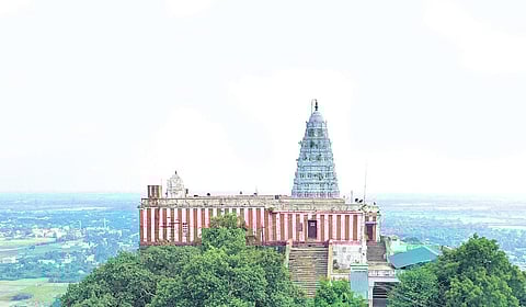 வேதகிரீஸ்வரர் மலைக்கோயில்.