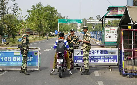 கெடுபிடியை தளர்த்திய பாகிஸ்தான்: சொந்த மக்களுக்காக வாகா எல்லை மீண்டும் திறப்பு