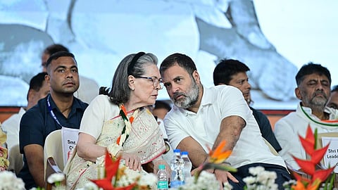 நேஷனல் ஹெரால்டு வழக்கு: சோனியா, ராகுல் காந்திக்கு டெல்லி நீதிமன்றம் நோட்டீஸ்