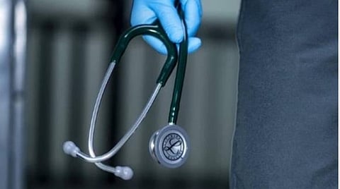 தேசிய முதியோர் நல மருத்துவமனையில் போதிய மருத்துவர்கள், செவிலியர்களை நியமிக்க கோரிக்கை