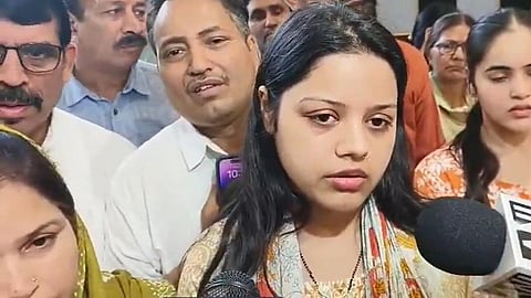 ட்ரோலுக்கு ஆளான பஹல்காம் தாக்குதலில் உயிரிழந்தவரின் மனைவி: தேசிய மகளிர் ஆணையம் கண்டனம்