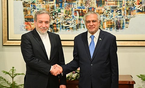 பாகிஸ்தானின் துணை பிரதமர் உடன் ஈரான் வெளியுறவு அமைச்சர் சந்திப்பு.