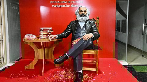 மார்க்சிஸ்ட் கட்சி அலுவலகத்தில் மார்க்ஸ் சிலை திறப்பு