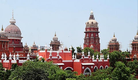 கிருஷ்ணகிரி வனப்பகுதி கிராமங்களுக்கு இடமாறுதல் செய்யப்பட்டோருக்கு பட்டா வழங்க கோரிய வழக்கில் ஐகோர்ட் உத்தரவு  