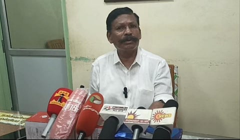 சேலம் எம்.பி செல்வகணபதி மேட்டூரில் செய்தியாளர்களைச் சந்தித்தார். 