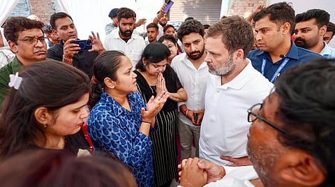 பஹல்காம் தீவிரவாத தாக்குதலில் உயிரிழந்த கடற்படை அதிகாரி குடும்பத்துக்கு ராகுல் ஆறுதல்