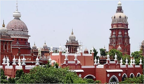 கலைமகள் சபாவுக்கு சொந்தமான சொத்துகளை மதிப்பிட 33 மாவட்ட ஆட்சியர்களுக்கு ஐகோர்ட் உத்தரவு