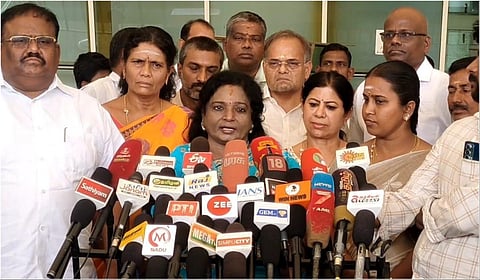 கோவையில் பாஜக முன்னாள் மாநில தலைவர் தமிழிசை சவுந்தரராஜன் செய்தியாளர்களைச் சந்தித்தார்