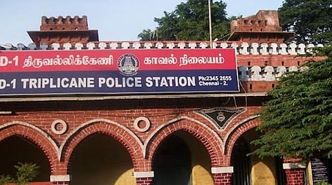 சென்னை | மாநகரப் பேருந்தில் மாணவிக்கு பாலியல் தொல்லை: இளைஞரை பிடித்து போலீஸில் ஒப்படைத்த பயணிகள்