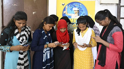 பிளஸ் 2 தேர்வு முடிவுகள்: அதிக தேர்ச்சி விகிதம் பெற்ற முதல் 5 மாவட்டங்கள்