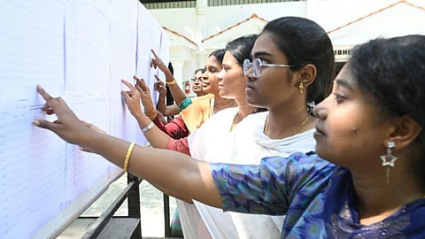 பிளஸ் 2 பொதுத் தேர்வில் 95% பேர் தேர்ச்சி: 2,638 பள்ளிகள் நூற்றுக்கு நூறு சதவீதம் பெற்று சாதனை