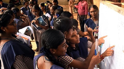 தேர்ச்சி பெறாதவர்கள் துவண்டுவிட கூடாது: பிளஸ் 2 தேர்வானோருக்கு தலைவர்கள் வாழ்த்து