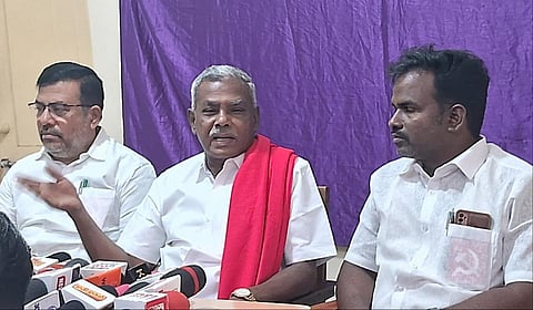 திண்டுக்கல்லில் மார்க்சிஸ்ட் கம்யூனிஸ்ட் கட்சியின் மாநில செயலாளர் பெ.சண்முகம் செய்தியாளர்களைச் சந்தித்தார்