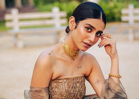 சோஷியல் மீடியாவில் ஆக்டிவாக இருப்பது ஏன்? - பிரியா பிரகாஷ் வாரியர் விளக்கம்