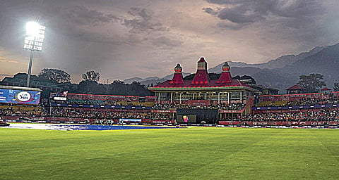 ஐபிஎல் போட்டி தற்காலிகமாக தள்ளிவைப்பு: அணி நிர்வாகங்கள் சொல்வது என்ன?