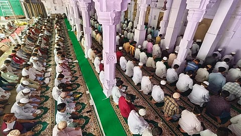 தீவிரவாதத்தை ஒழிக்க வாராணசி மசூதிகளில் தொழுகையின்போது சிறப்பு வேண்டுதல்!