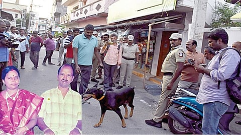 சேலம் ஜாகீர் அம்​மா​பாளை​யத்​தில் தம்​பதி கொலை செய்​யப்​பட்ட வீட்​டின் அரு​கே மோப்​ப​நாய் உதவி​யுடன் சோதனை நடத்​திய போலீ​ஸார். (உள்படம்) சேலத்தில் நகைக்காக கொலை செய்யப்பட்ட வித்யா - பாஸ்கரன்.