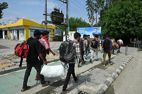 அந்த 4 நாட்கள்... இந்தியா - பாக். மோதலால் புலம்பெயர் தொழிலாளர்கள் அனுபவித்த துயரம்!