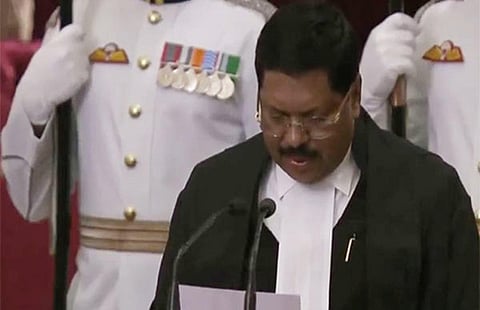 உச்ச நீதிமன்றத்தின் 52-ஆவது தலைமை நீதிபதியாக பி.ஆர்.கவாய் இன்று (மே 14) பதவியேற்றுக் கொண்டார்.