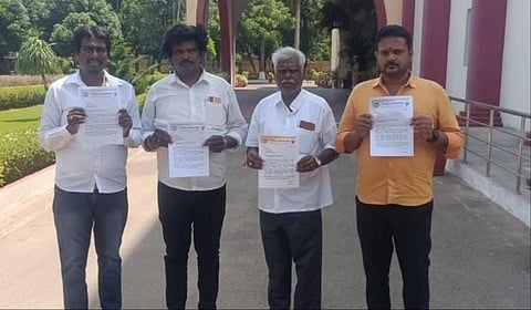 நடிகர் சந்தானம் மீது நடவடிக்கை எடுக்கக் கோரி இந்து முன்னணி சார்பில் புகார் அளிக்கப்பட்டது.